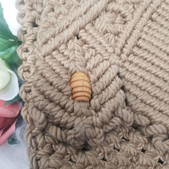 Handmade Macrame Bag with Wooden Beads. - Picture 5 of 8